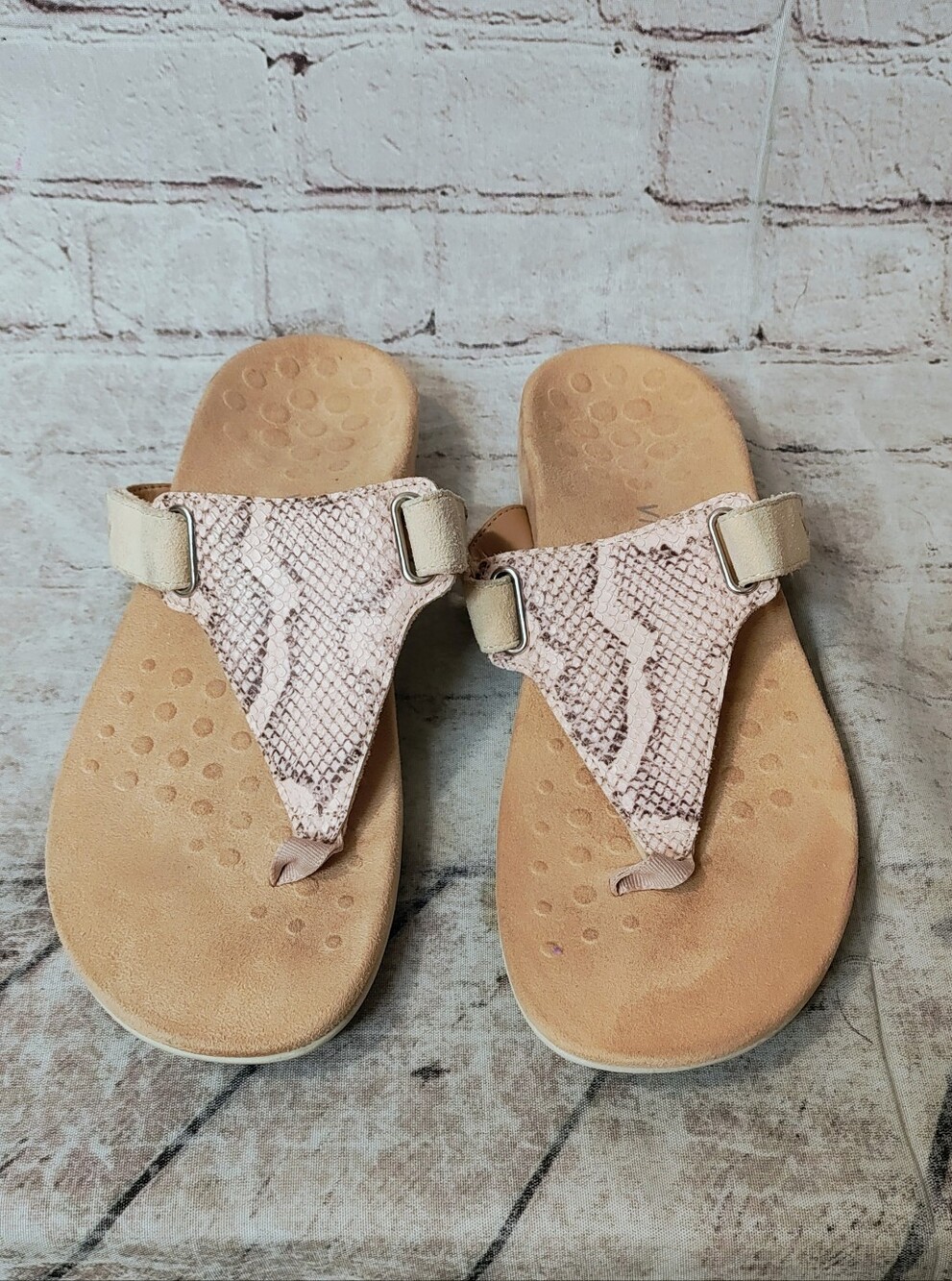 Vionic Wanda T Strap Pink Snake Print Supportive Sandals 10